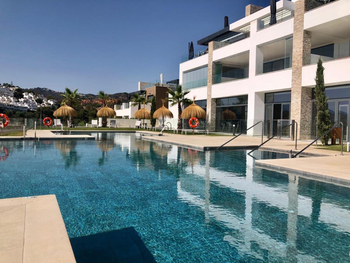 Modern Apartment In Front Of Cabopino Golf Marbella Exterior foto